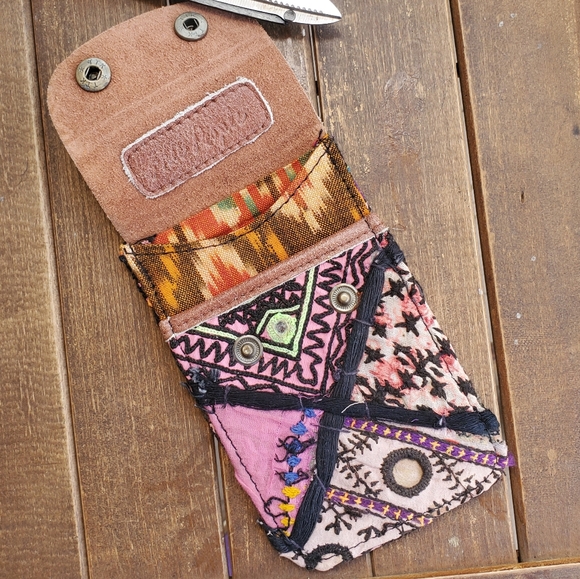 🌎👽 Free People Boho Embroidered Repurposed vtg banjara hippie Wallet card case - Picture 9 of 11